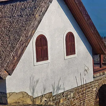 Nyaraló Kőrózsa Tihany